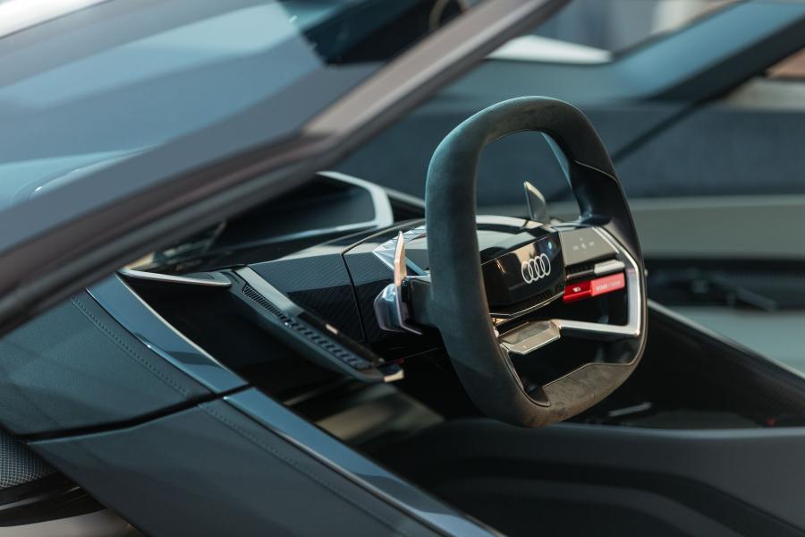 Интерьер Audi PB 18 e-tron 2018 года  (фото 45 из 51)